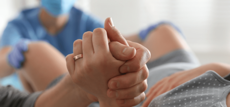 Как облегчить боль во время схваток